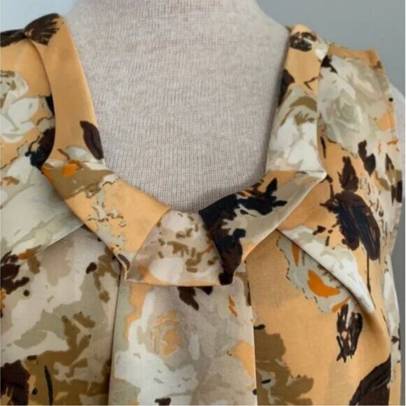 Talbots Sleeveless Floral Pleated Scooped Neckline Blouse Small Petite - Picture 9 of 11